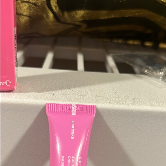 Rhode Peptide Lip Tint - Shortcake. NIB - Picture 5 of 7